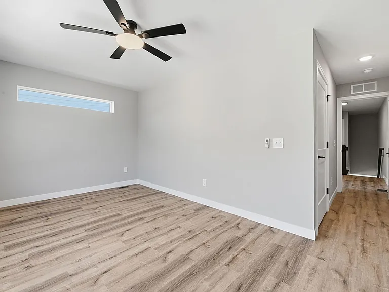 4728 Walworth Ave — Photo 21