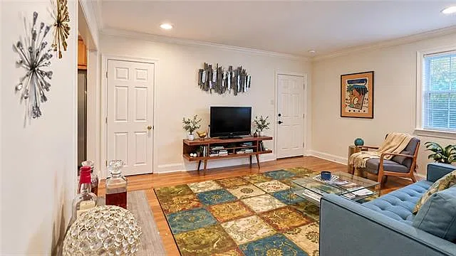 2 bed, 1.0 bath, 900 sqft, $1,500 — Photo 3
