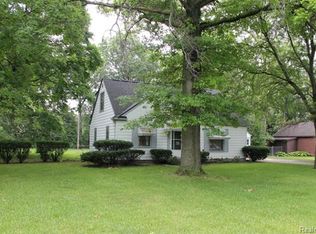 21126 Greenview Rd, Southfield, MI 48075