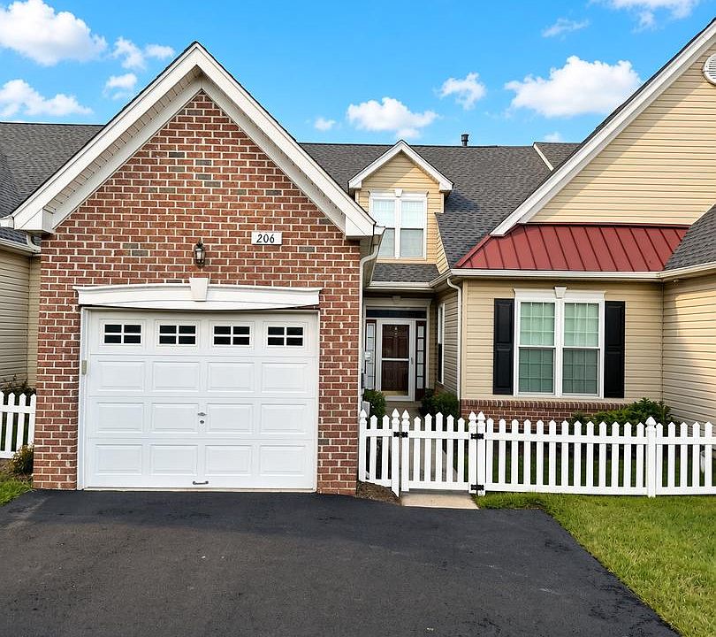 1st image of 206 Dorchester Dr