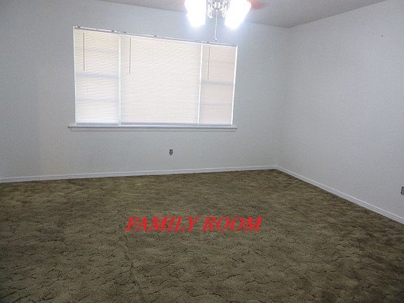 5th image of 220 Gordon Dr