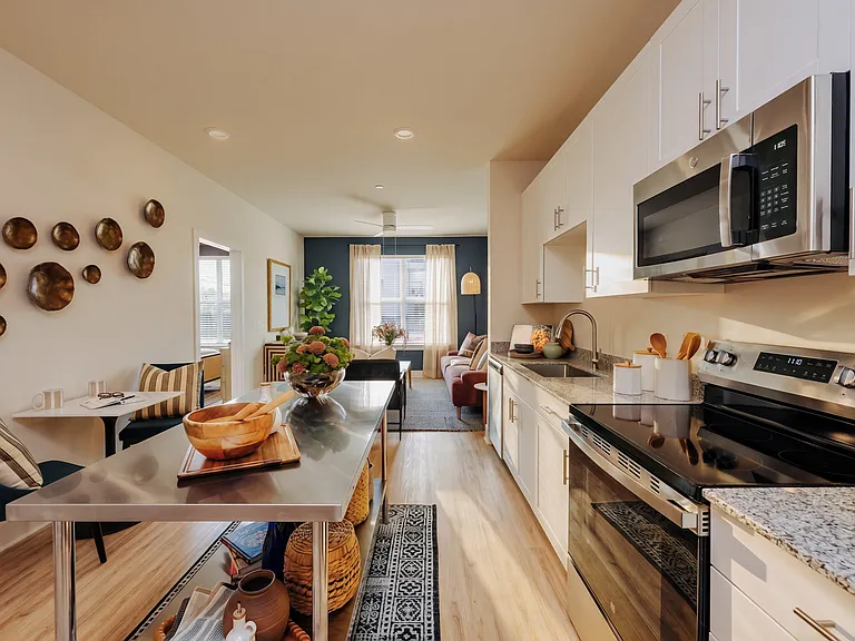 Modern Kitchen at Bolton West Charlotte Apartments