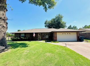 2705 London Ln, Enid, OK 73703
