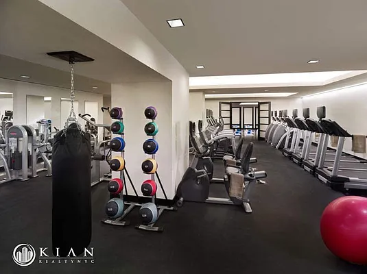 Rented by Kian Realty | media 18