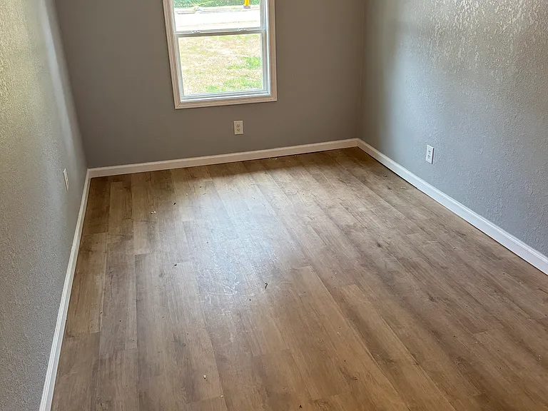 526 N Main St — Photo 7