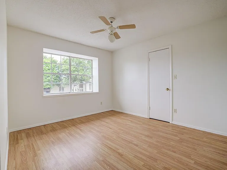1717 E Lindsey St — Photo 27