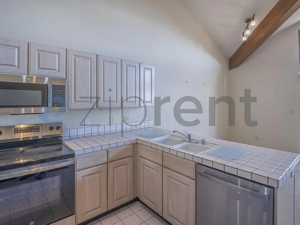 400 Fairview Blvd #77