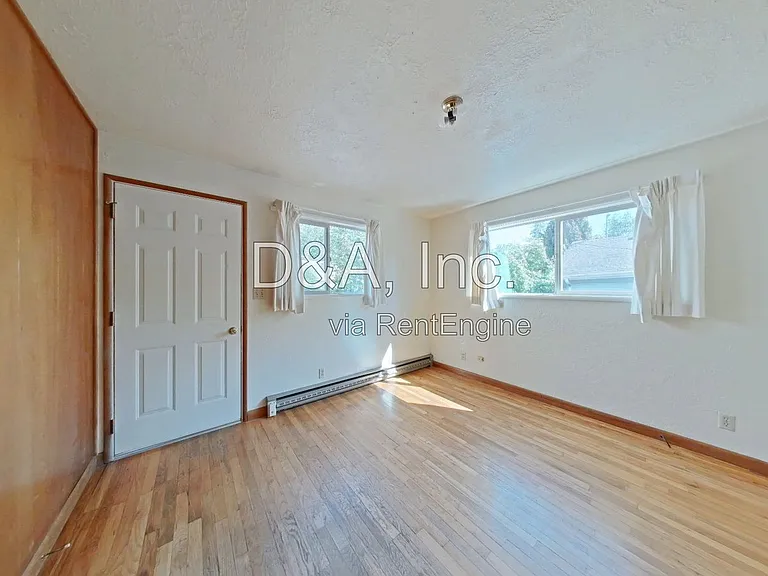 731 NW 15th St — Photo 4