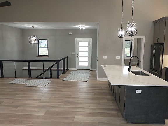 4th image of 53284 Whinfield Ct