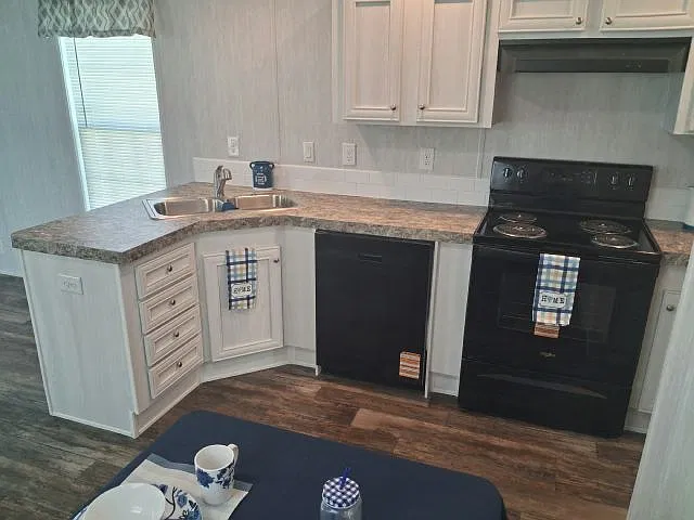 2 bed, 528 sqft, $1,900 — Photo 3