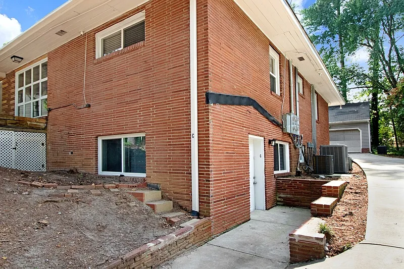 1 bed, 1.0 bath, $1,350 — Photo 3