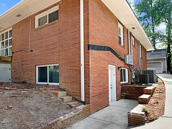 3rd image of 105 Pineland Cir #C