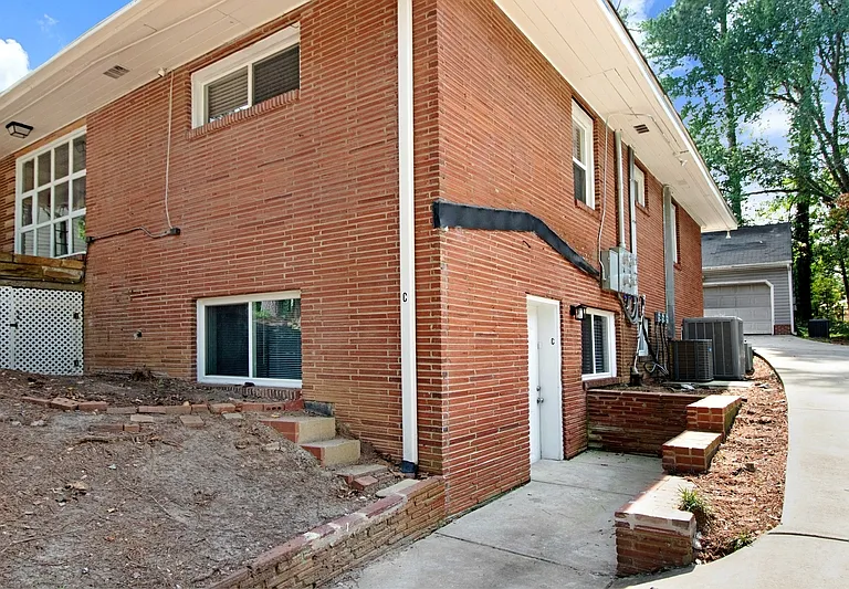 105 Pineland Cir #C — Photo 3