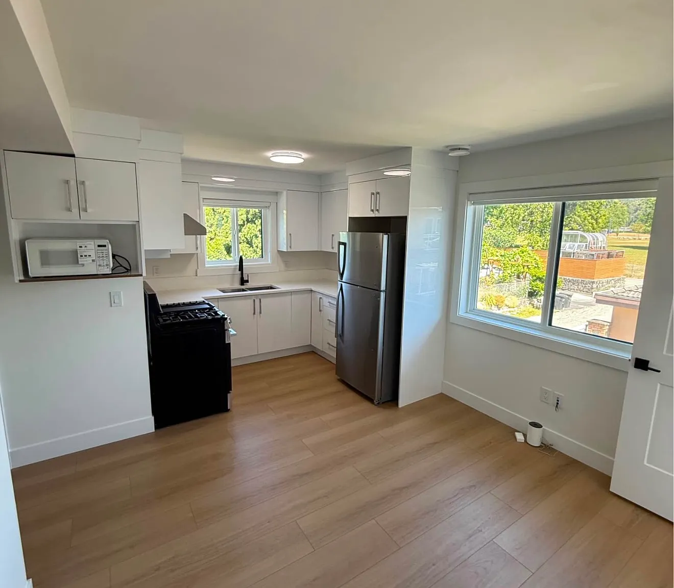 2 bed, 750 sqft, $2,300 — Photo 1