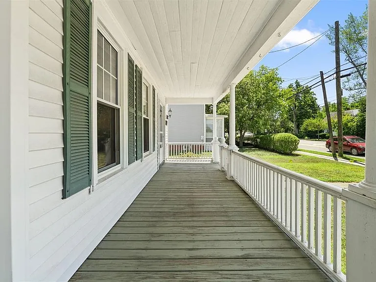 20 Stark Ave — Photo 37