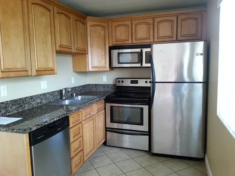 1371 E Washington Ave #103 — Photo 4