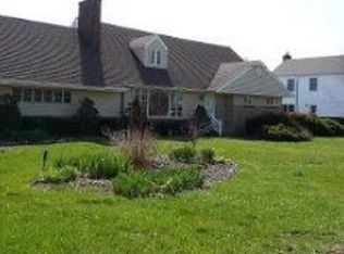 127 S Penataquit Ave, Bay Shore, NY 11706