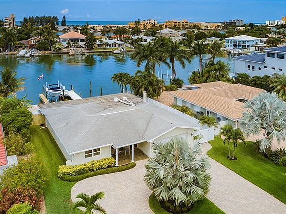 4th image of 10122 Yacht Club Dr