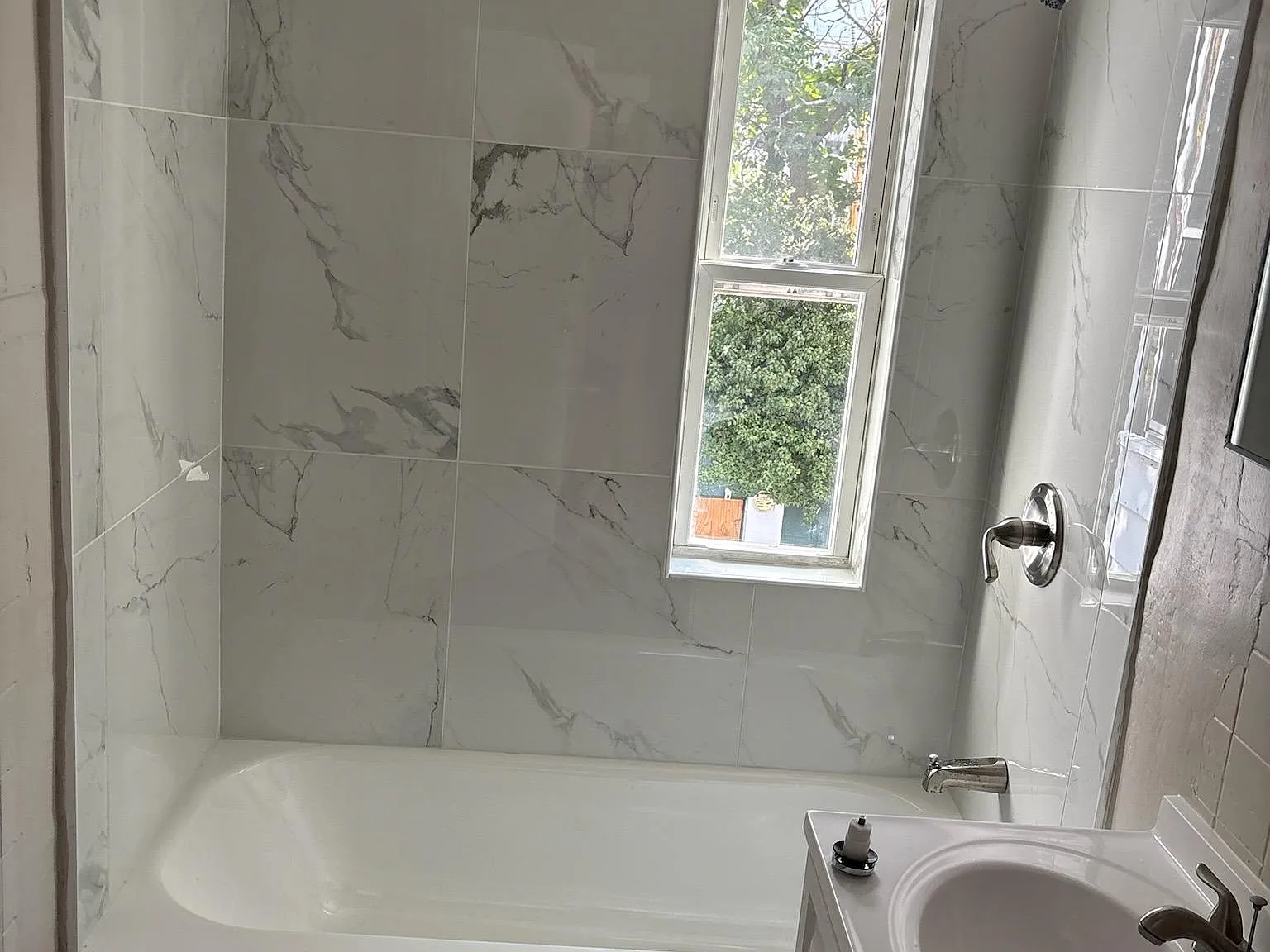 3 bed, 1100 sqft, $1,949 — Photo 4