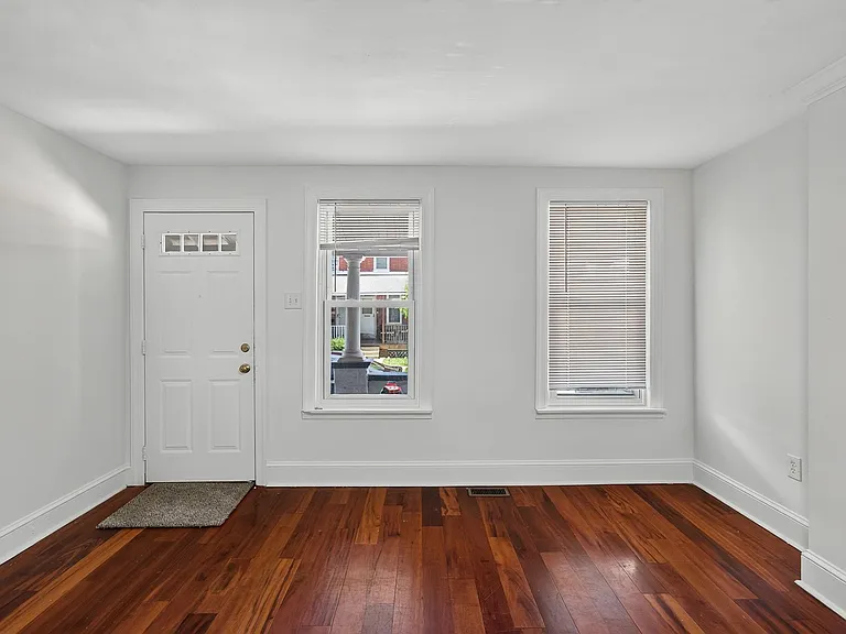 223 N New St — Photo 10