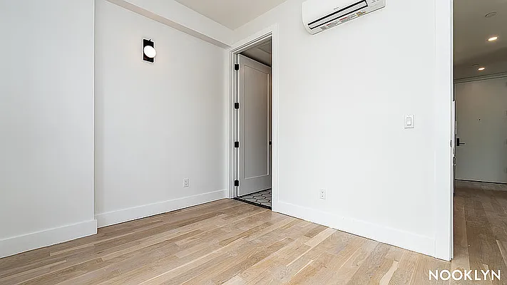 Bedroom, photo 2