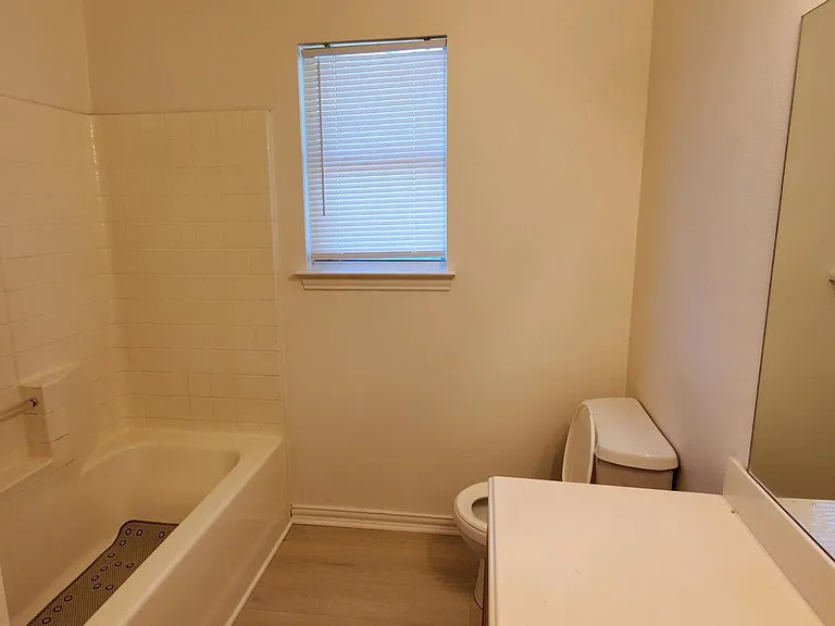 13637 Biggs St — Photo 11