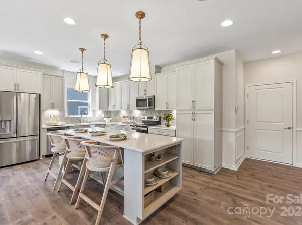 328 Sunharvest Ln, Indian Trail, NC 28079