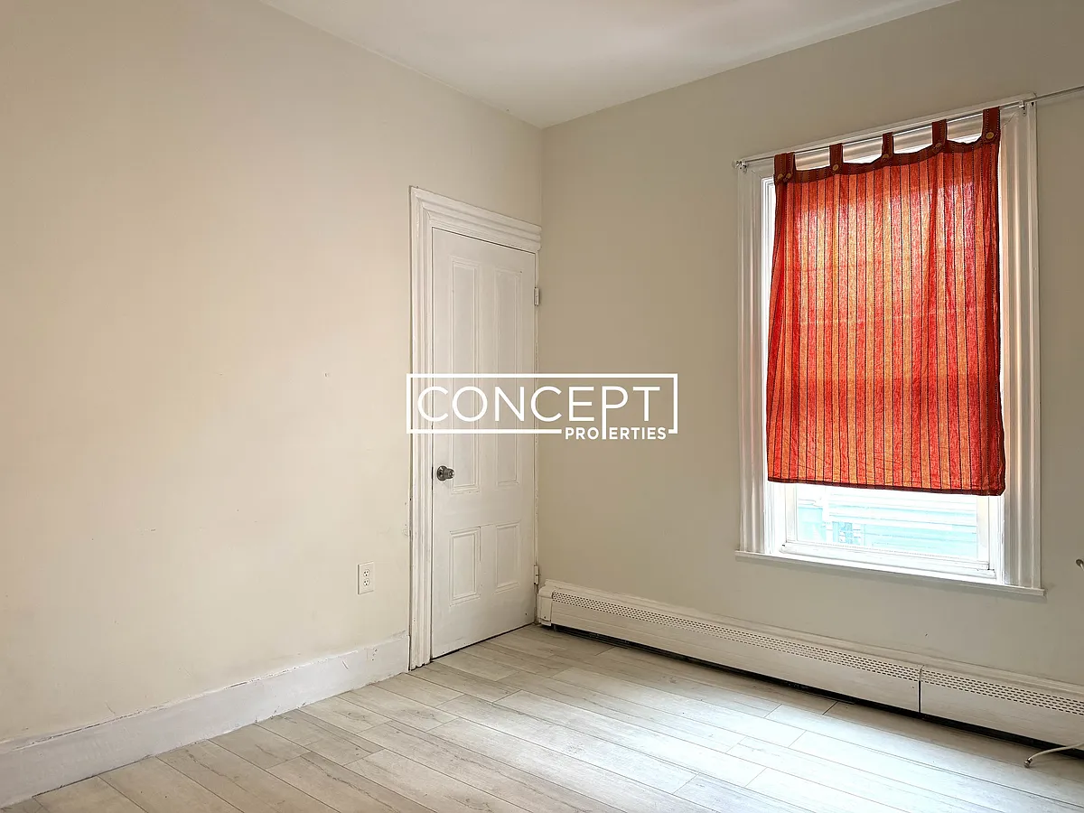 Building Photo - 4 Woodbine St #22