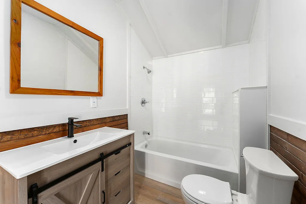 3 bed, 1240 sqft, $2,200 — Photo 4
