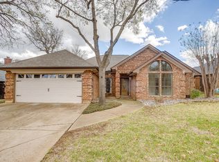 8016 Kendra Ln, North Richland Hills, TX 76182