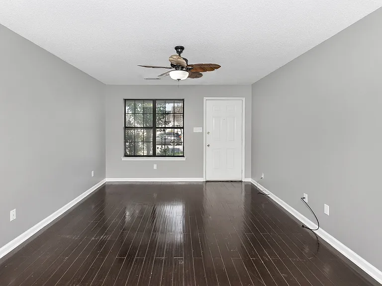 2904 McDonald Dr SW #1 — Photo 1