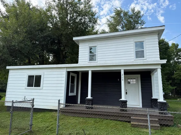 203 E Commercial St, Norvell, MI 49263