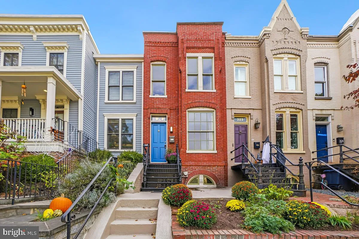 323 D St SE photo 1