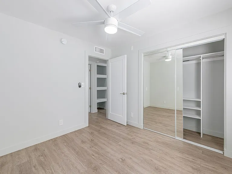 1535 N Kenmore Ave — Photo 16