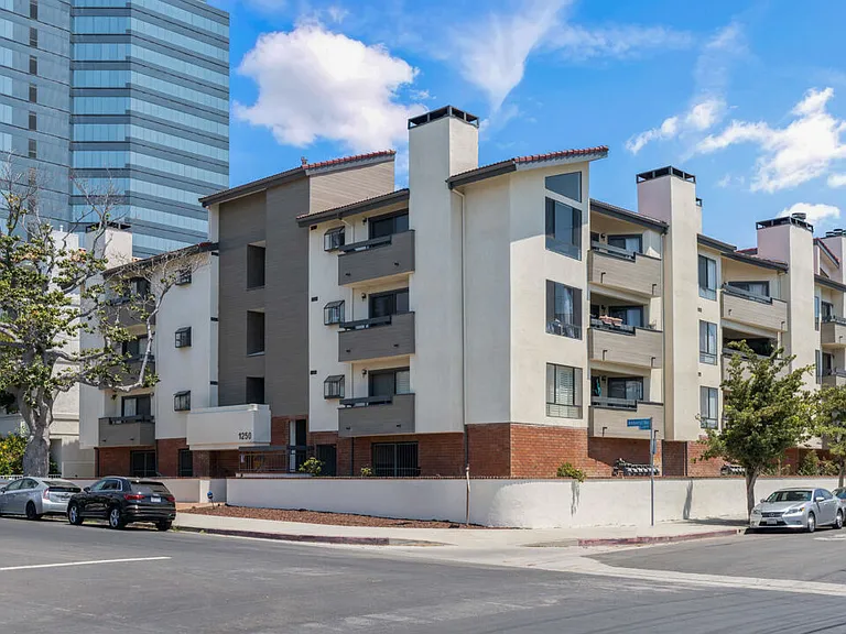 1250 Amherst Ave #201 — Photo 27