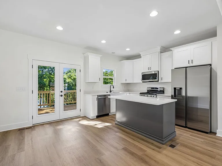 112 Rogers Ave — Photo 19