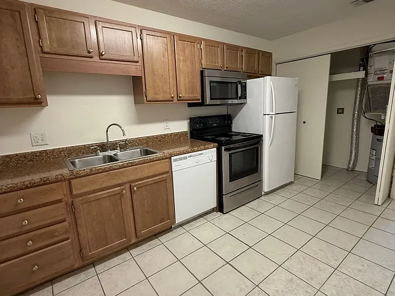 108 Scranton St #5 — Photo 5