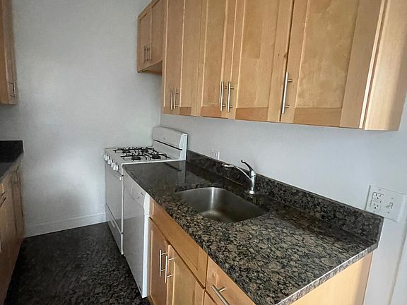 5th image of 119 Carpenter Ave #D3