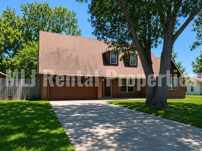 5881 S Irvington Ave — Photo 2