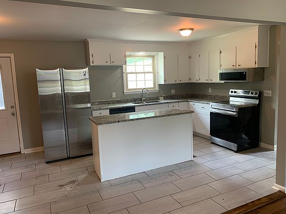 3rd image of 2111 Foxdale Dr