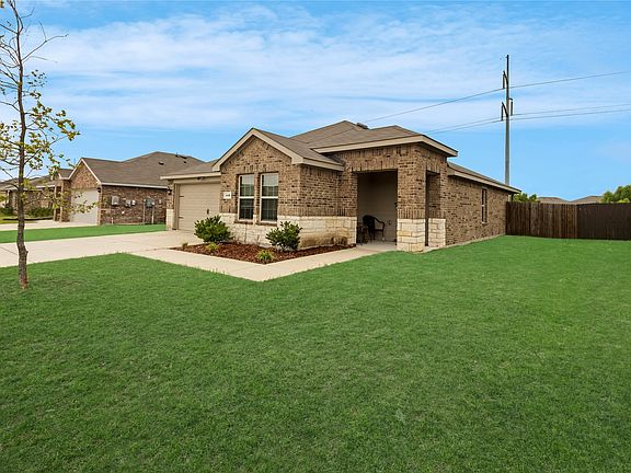 2nd image of 806 Twin Edge Dr