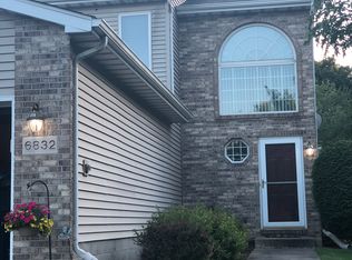 6832 Swan Ln, Schererville, IN 46375