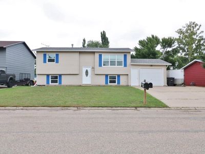 402 3rd St NE, Surrey, ND, 58785