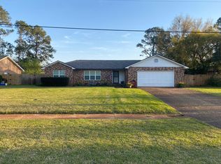 7021 Lake Joanne Dr, Pensacola, FL 32506