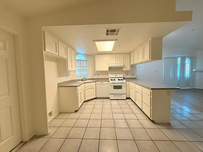 11331 Verbena Dr #B — Photo 3