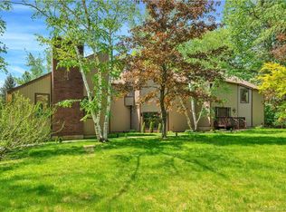 19 High Wood Rd, Bloomfield, CT 06002