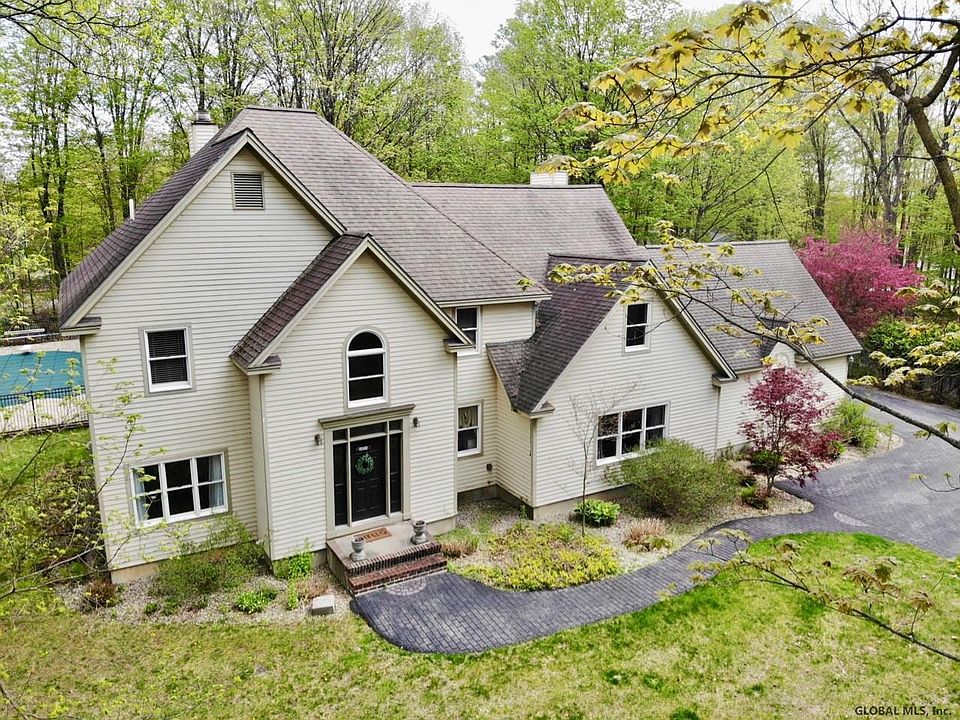 1st image of 2 King James Ct