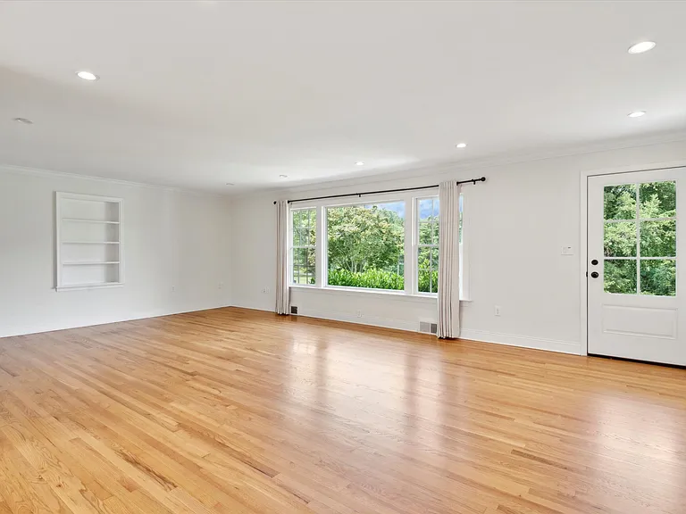 432 Webb Rd — Photo 3