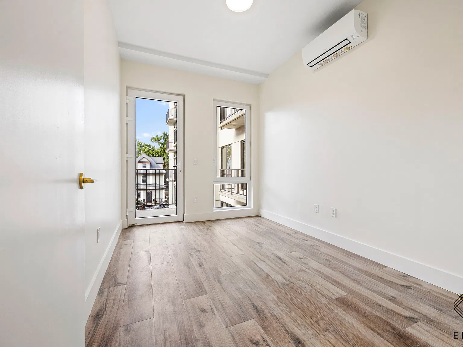 151 Hawthorne Street — Photo 2