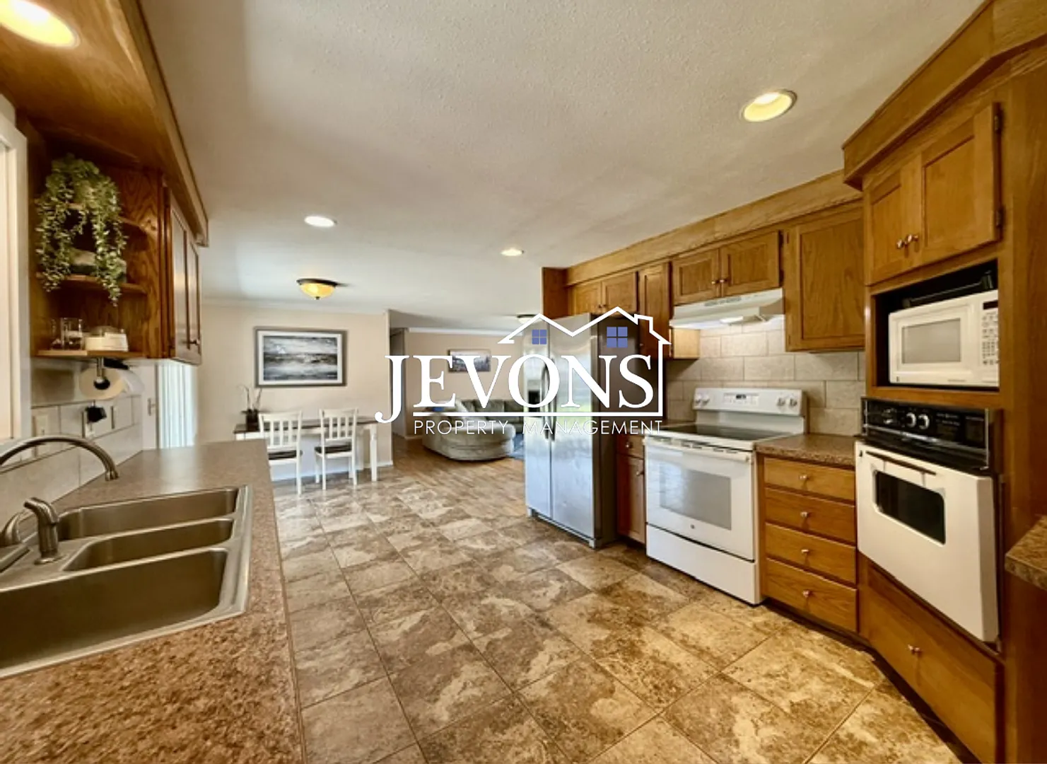 Coming soon! Charming Home in West Valley. — Photo 3